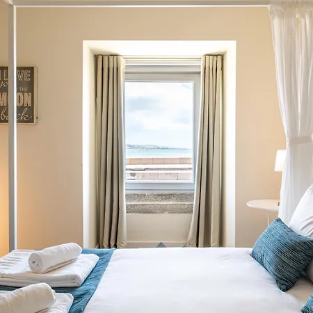 Homeysuite Bedroom 1 Seahouse Homestay *